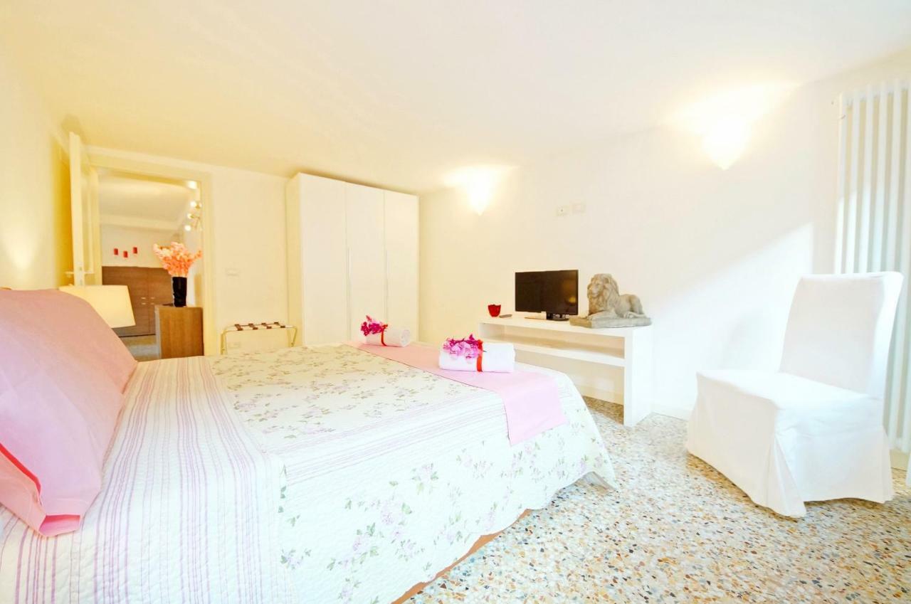 Sant'Aponal Apartment Rialto Venezia Esterno foto