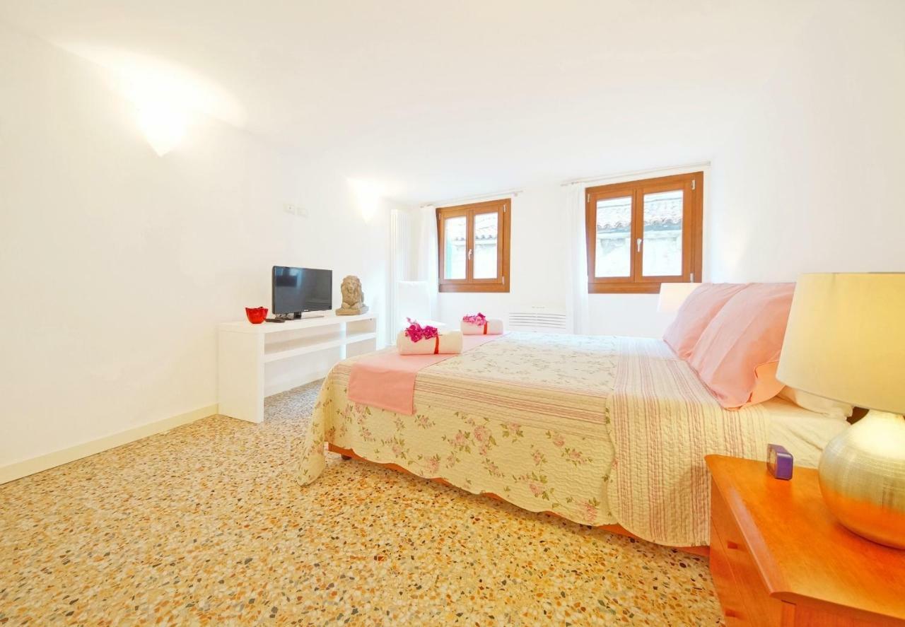 Sant'Aponal Apartment Rialto Venezia Esterno foto